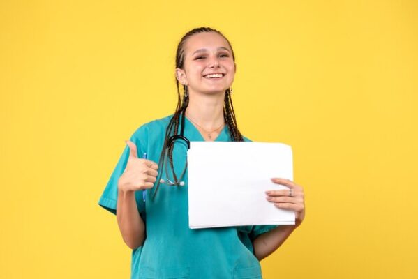 happy nurse with rn/pn license gotten from nclexreviewprep